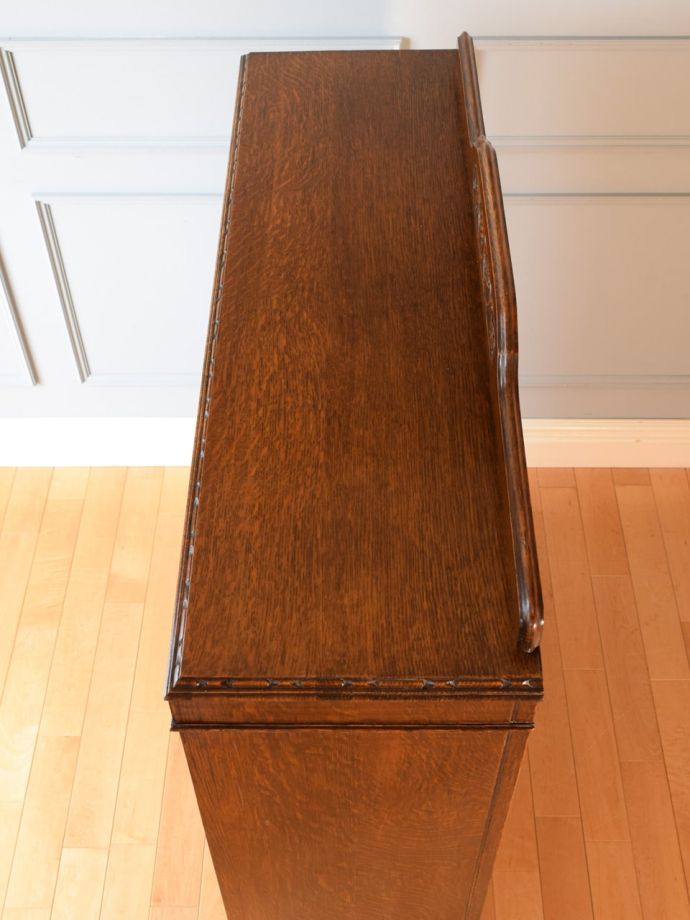 キャビネットの天板