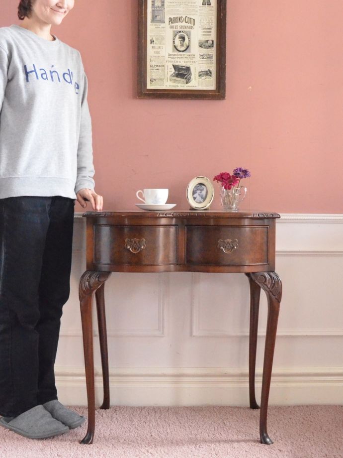 アンティークのコンソールテーブル