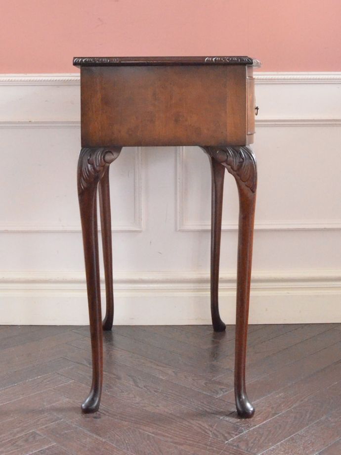 コンソールテーブルの側面