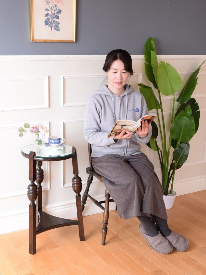 アンティークのオケージョナルテーブル