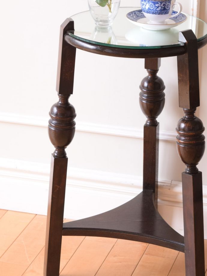 英国のアンティーク家具らしいデザイン