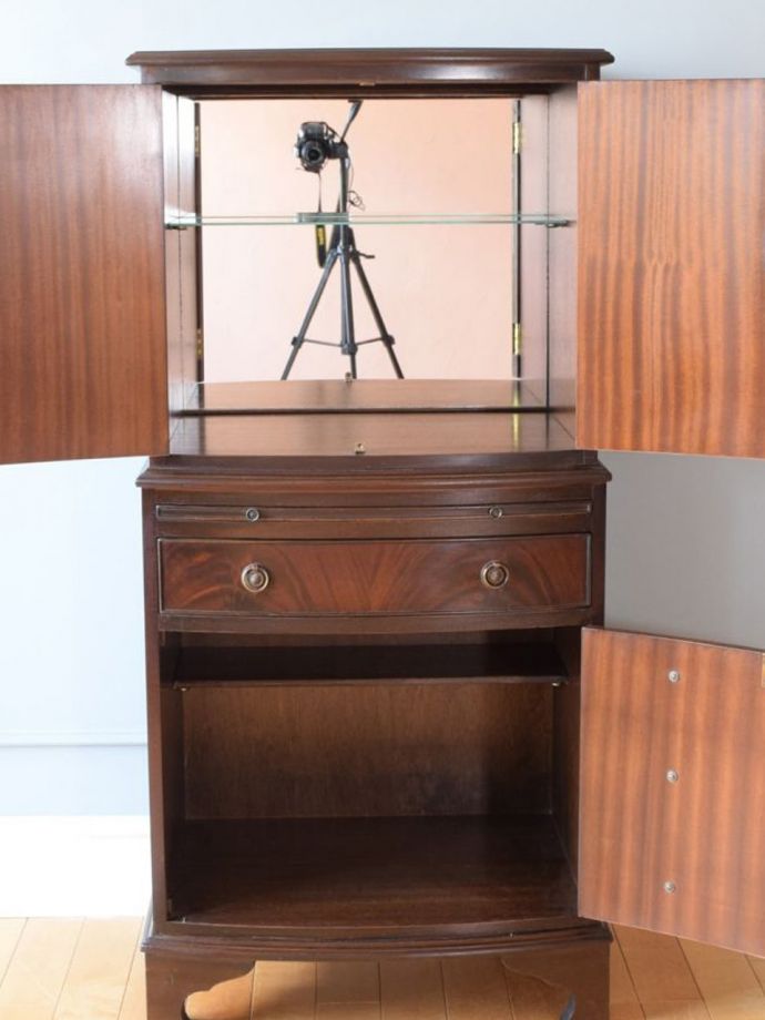 アンティークキャビネットの扉の中