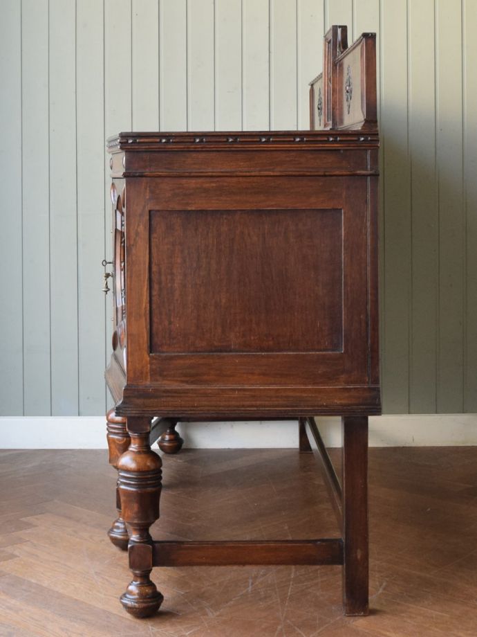 サイドボードの側面