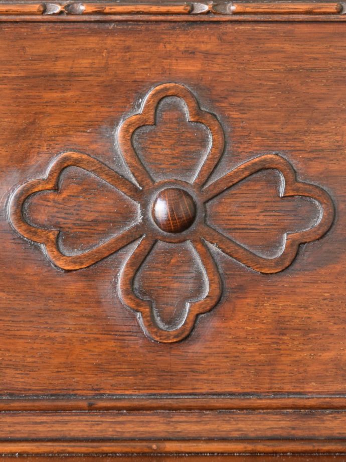 アンティーク家具の装飾