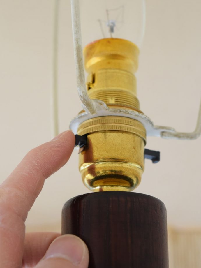 フロアランプのスイッチ