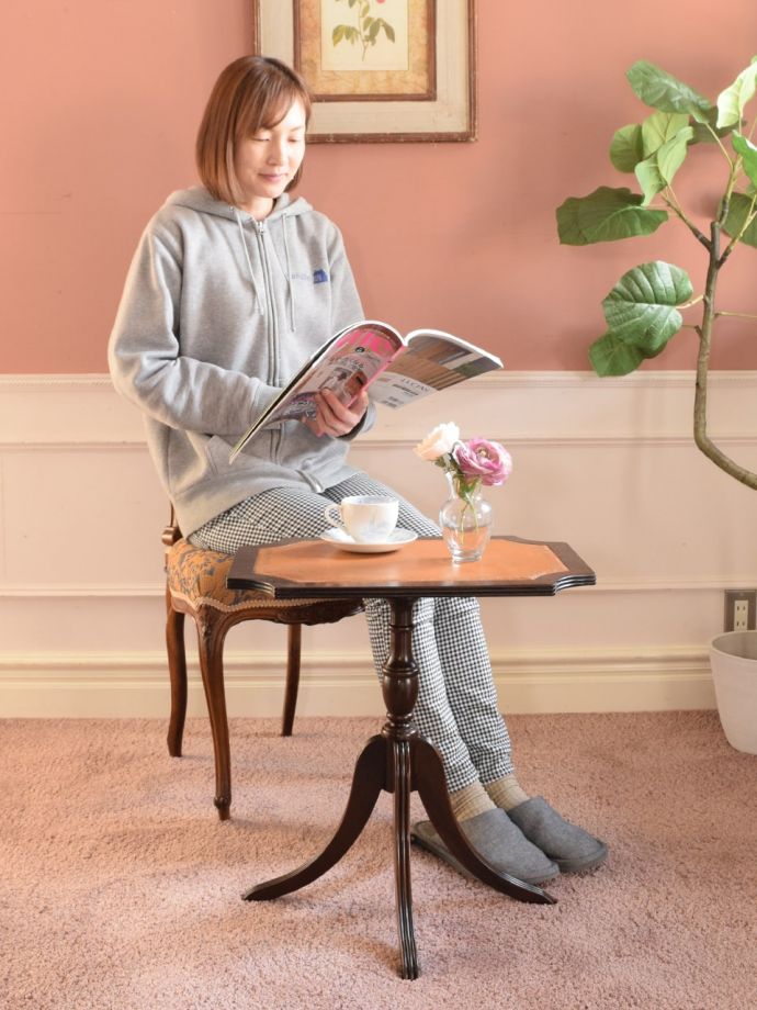 アンティークの折り畳みテーブル