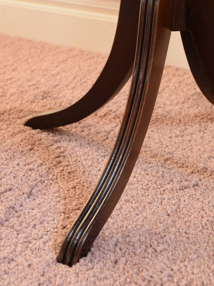 アンティークテーブルの脚