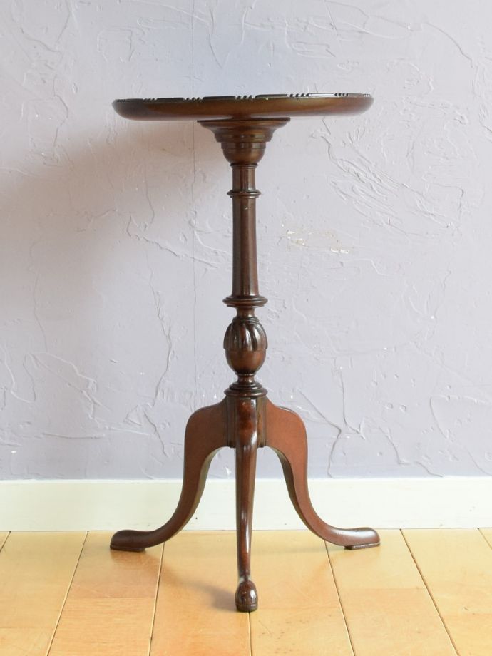 アンティークコーヒーテーブルの側面