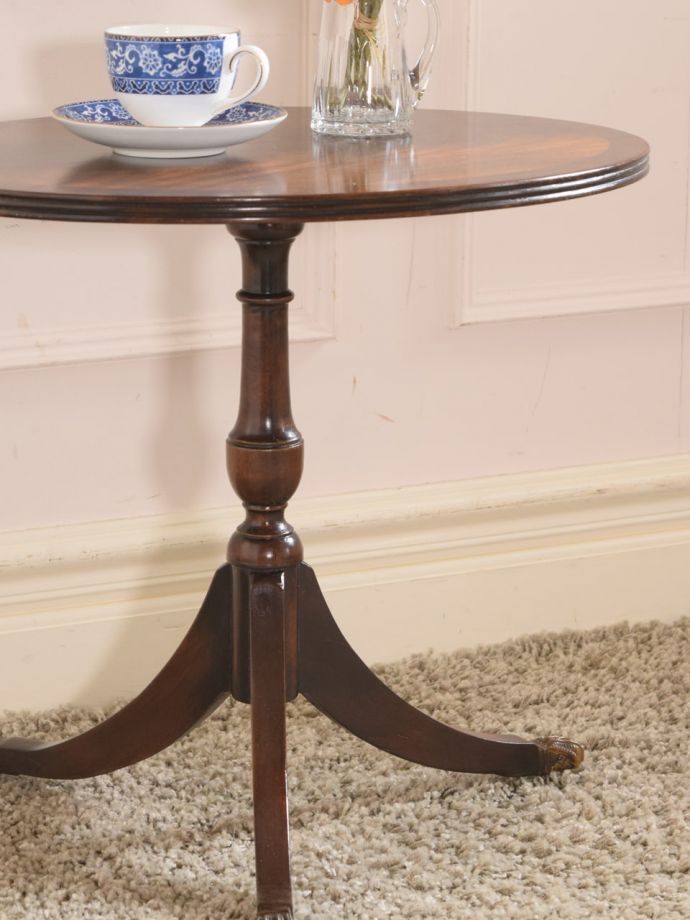 英国のアンティーク家具らしいデザイン