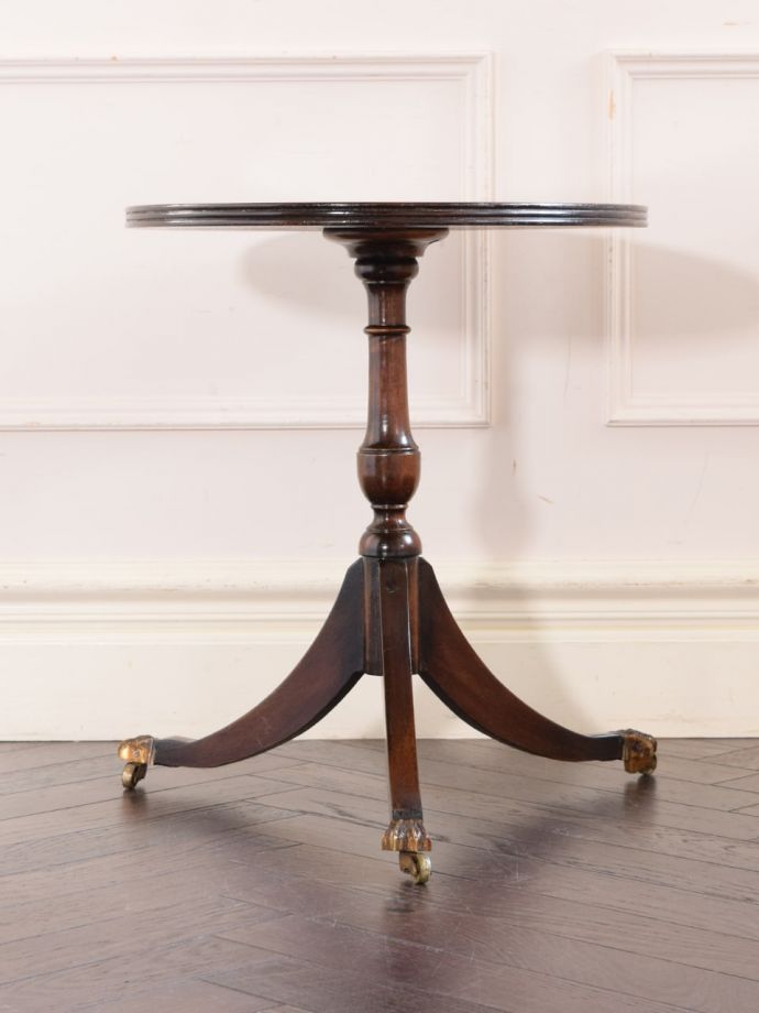 コーヒーテーブルの側面