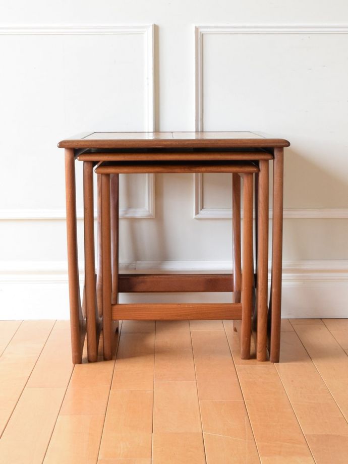 コーヒーテーブルの側面