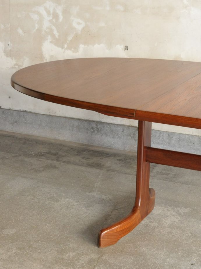 G-PLANのダイニングテーブル