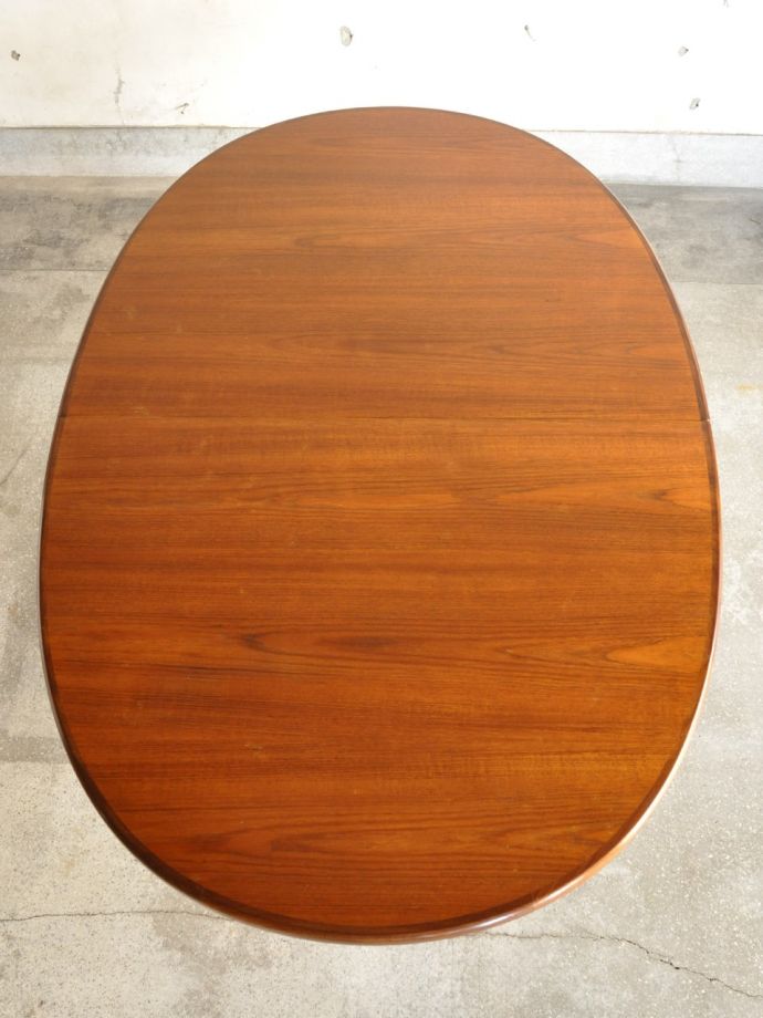 G-PLANのダイニングテーブルの天板