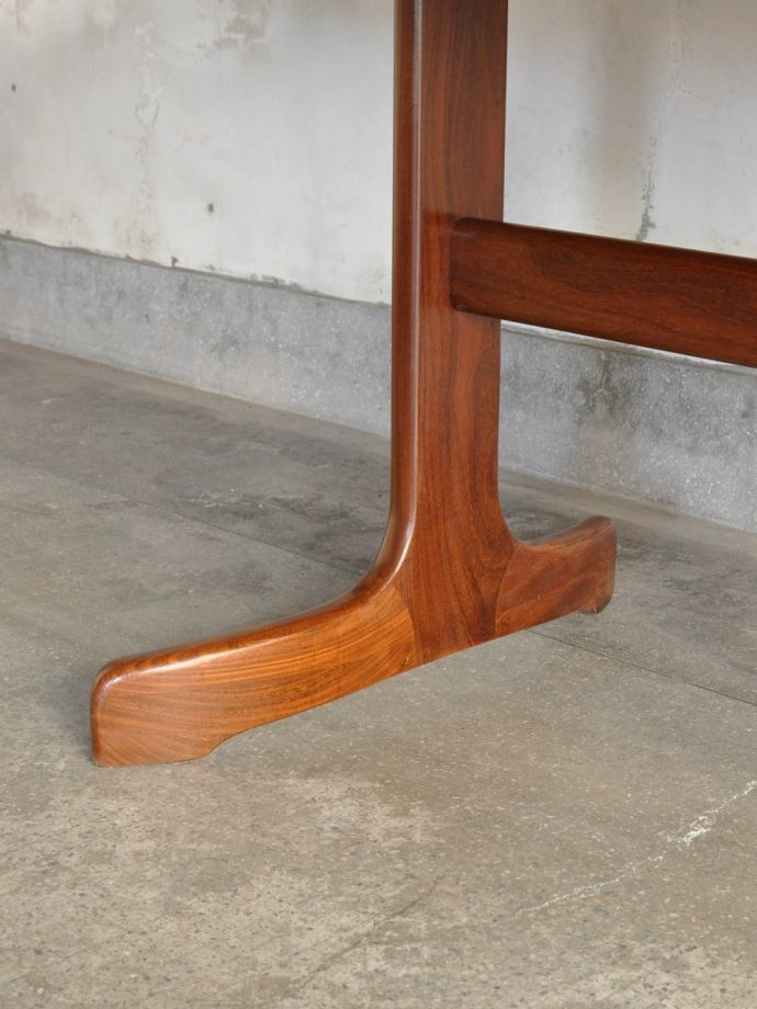 G-PLANのテーブルの足