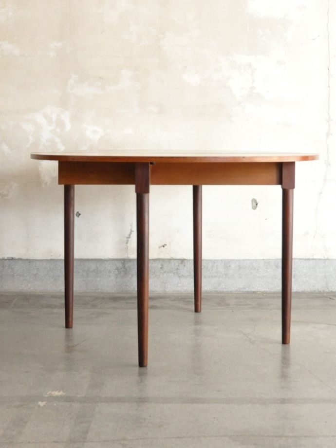 伸長式テーブルの反対側