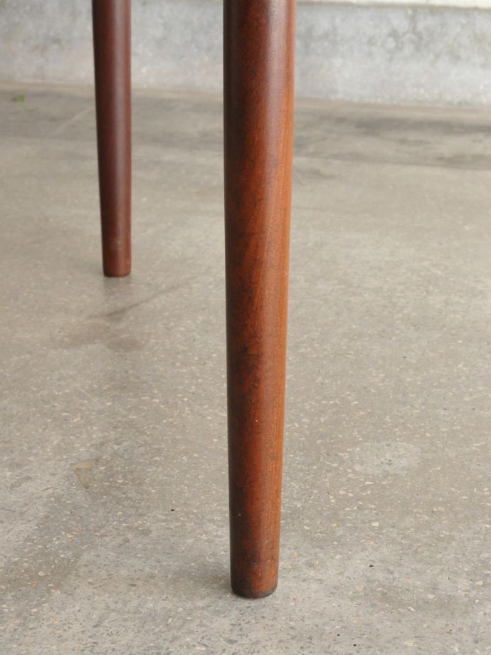 G-PLANのテーブルの足先