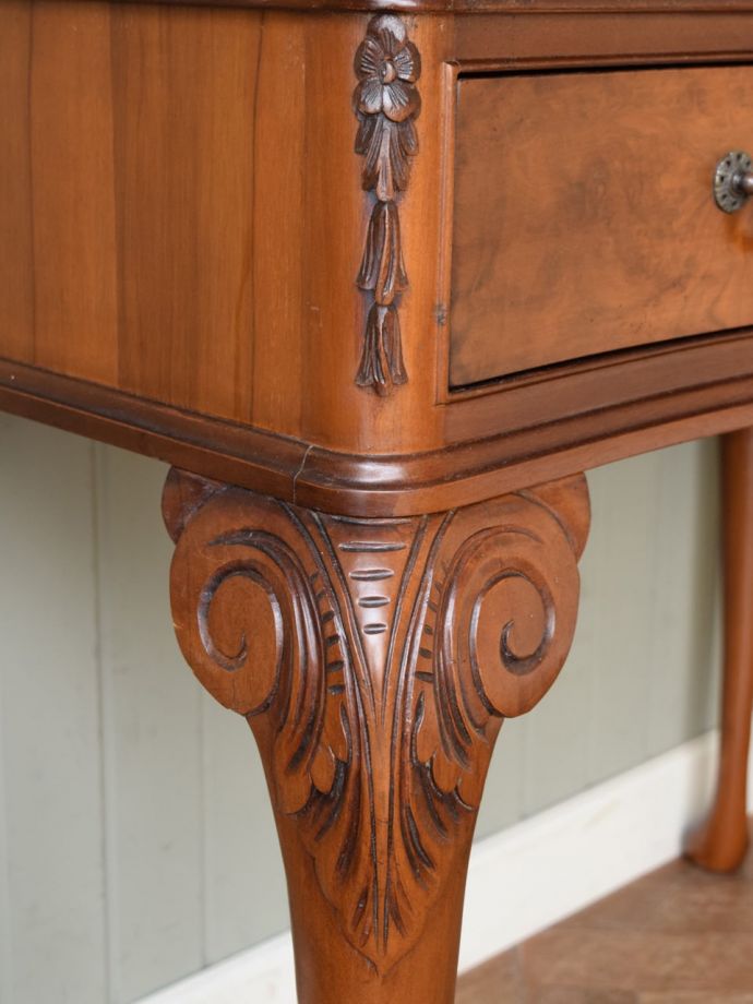 アンティーク家具の装飾