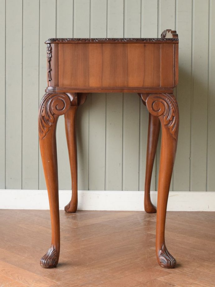 コンソールテーブルの側面