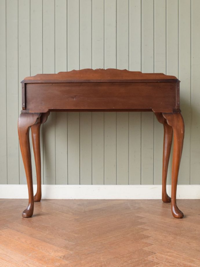 コンソールテーブルの後ろ姿