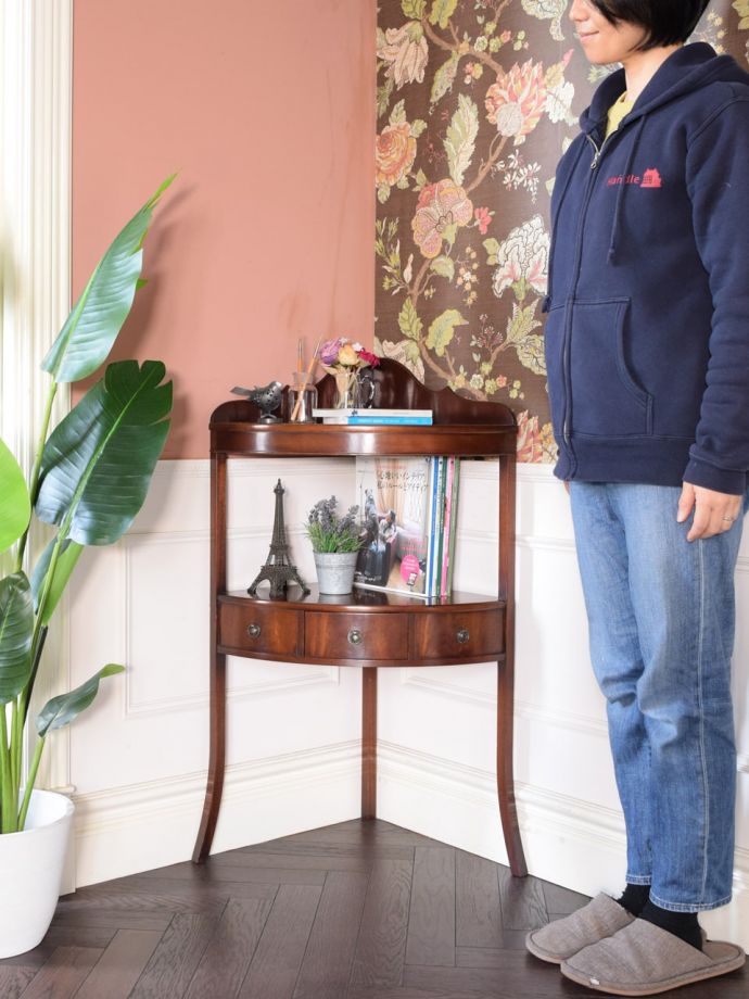 アンティークのキャビネット