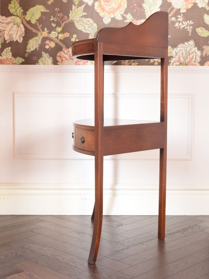 キャビネットの側面