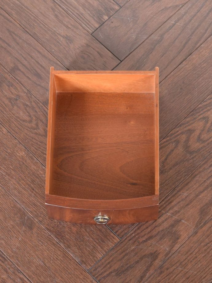 引き出しの中もキレイに修復しました。