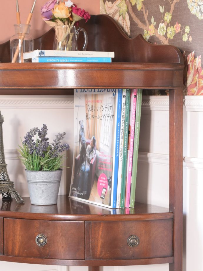 収納たっぷりのキャビネット