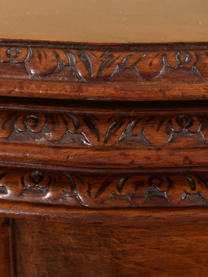 英国アンティークらしい装飾