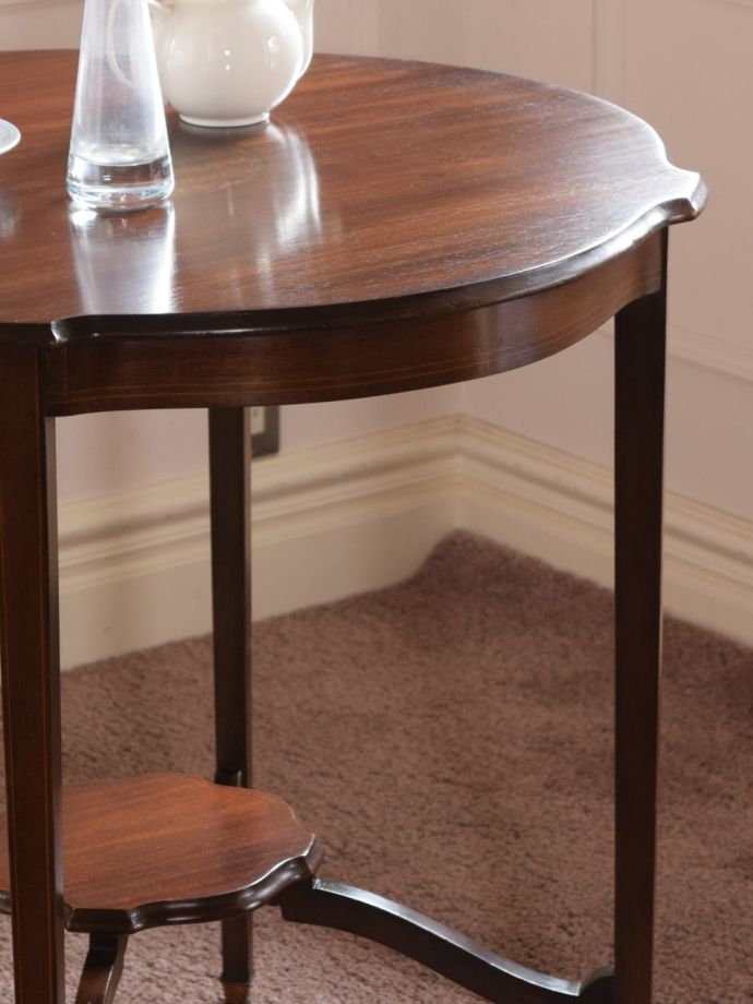 英国のアンティーク家具らしいデザイン