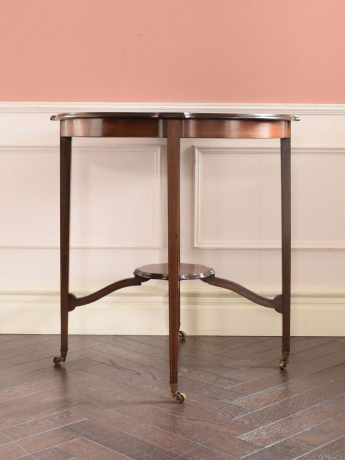 オケージョナルテーブルの側面