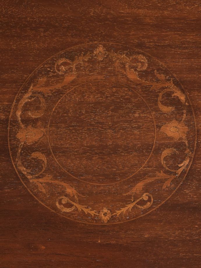 アンティークテーブルの装飾