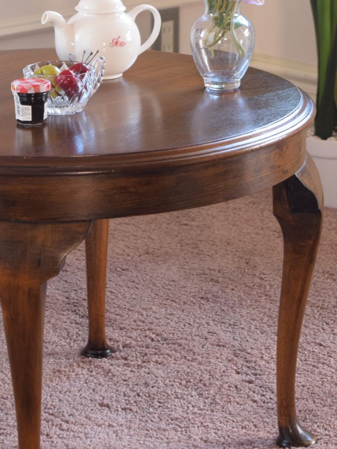 英国のアンティーク家具らしいデザイン