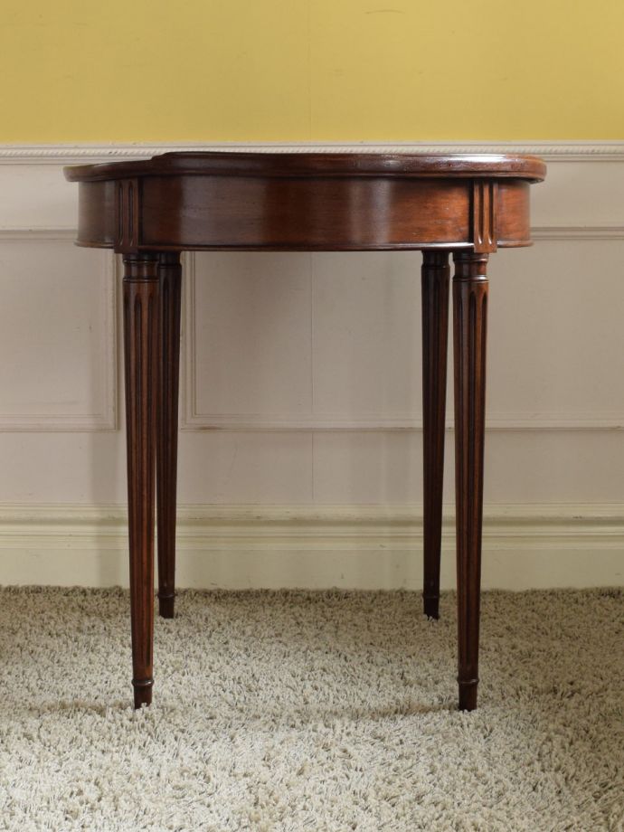 アンティーク家具の側面