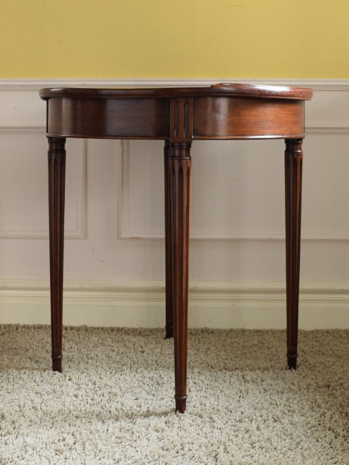 オケージョナルテーブルの側面