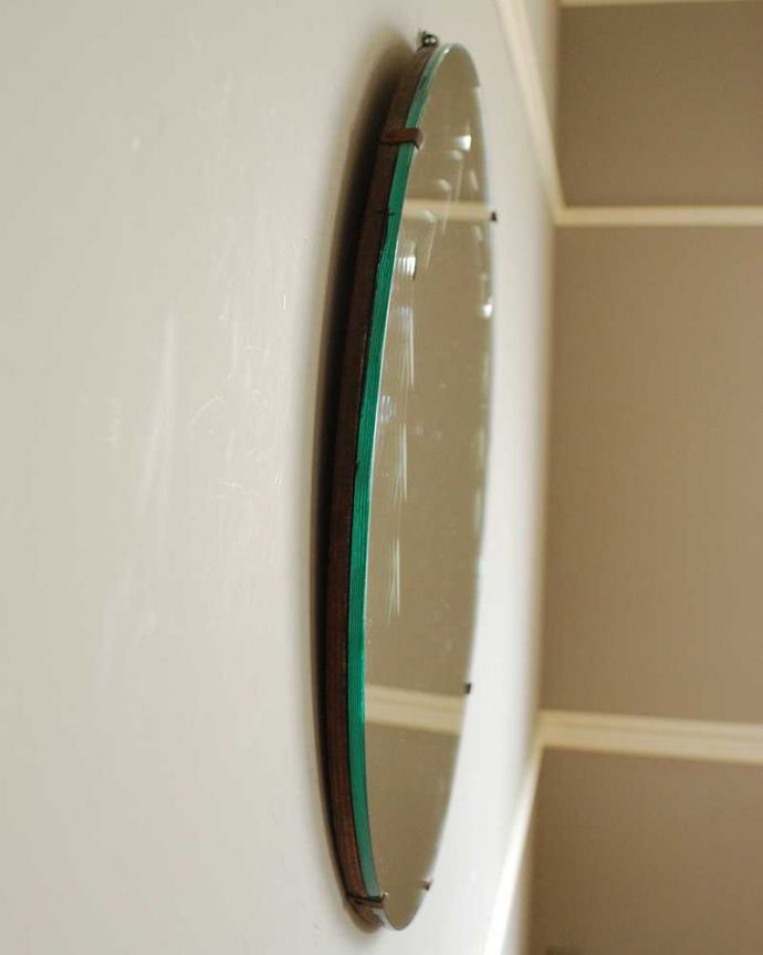 アンティーク ミラー(鏡) アンティーク雑貨 リーフ模様がアクセント、英国からのアンティークカッティングミラー。厚みが違いますアンティークなので多少のキズ・汚れがある場合がありますがキレイなものを買い付けてきました。(k-2988-z)