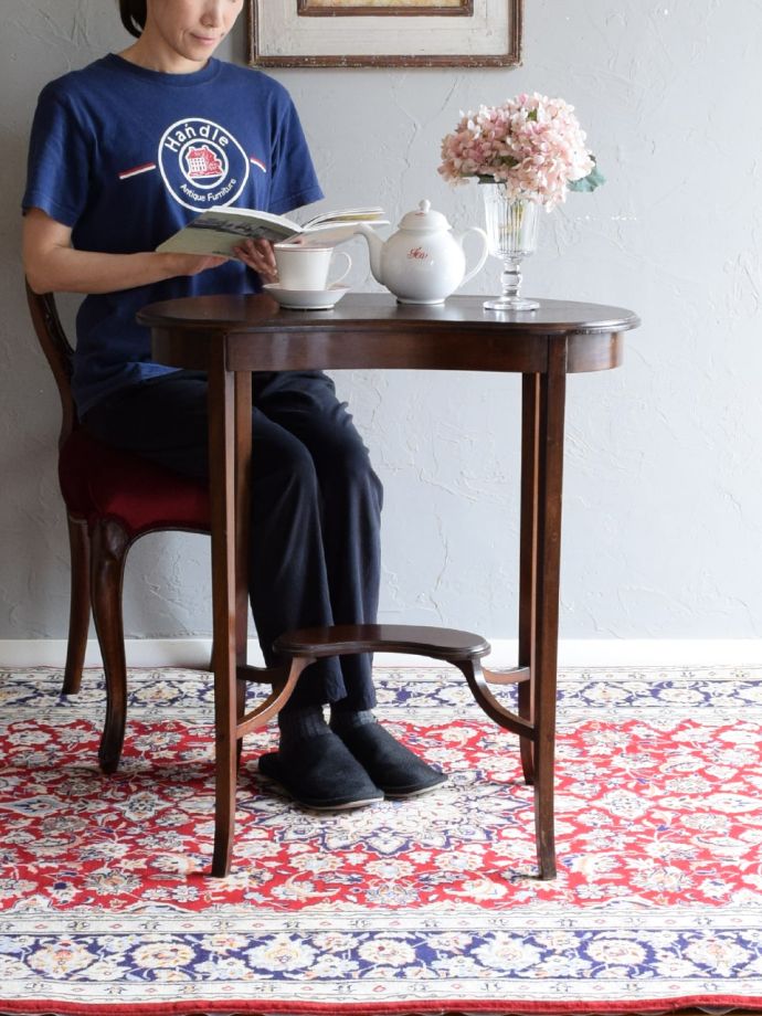 アンティークのオケージョナルテーブル