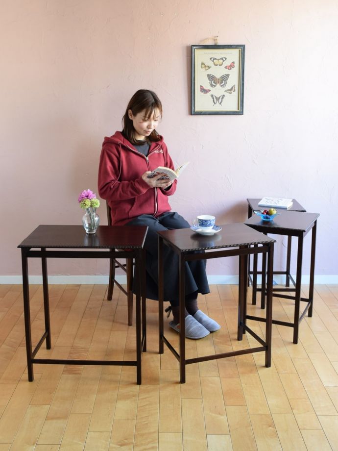 アンティークのネストテーブル