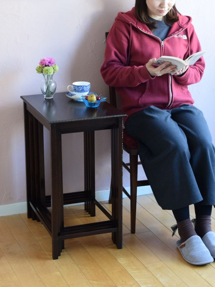 英国スタイルのアンティークテーブル