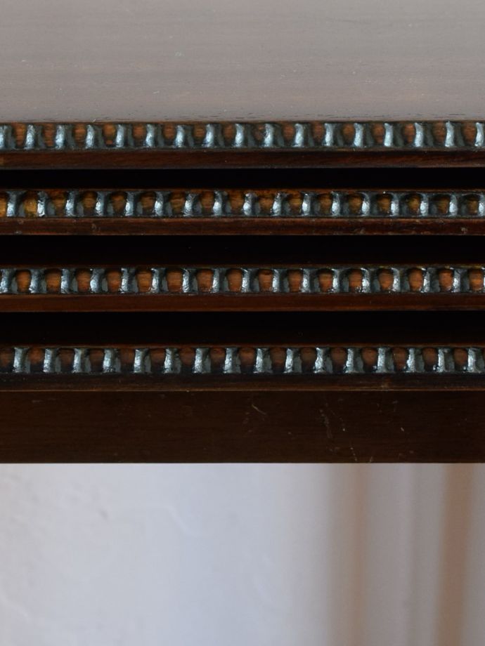 英国アンティークらしい装飾