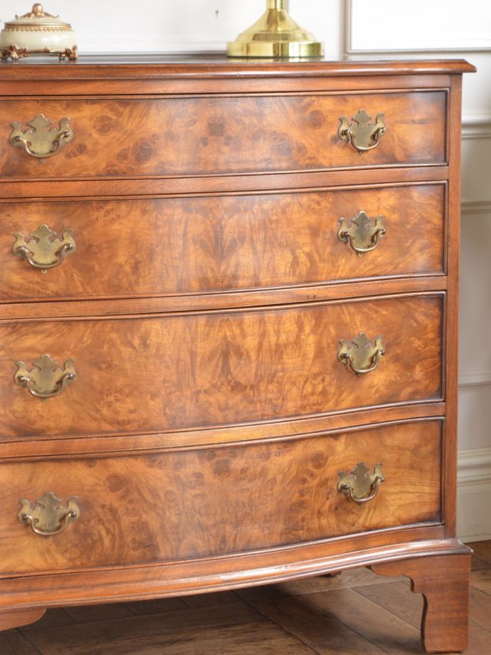 アンティークチェストの美しい木目