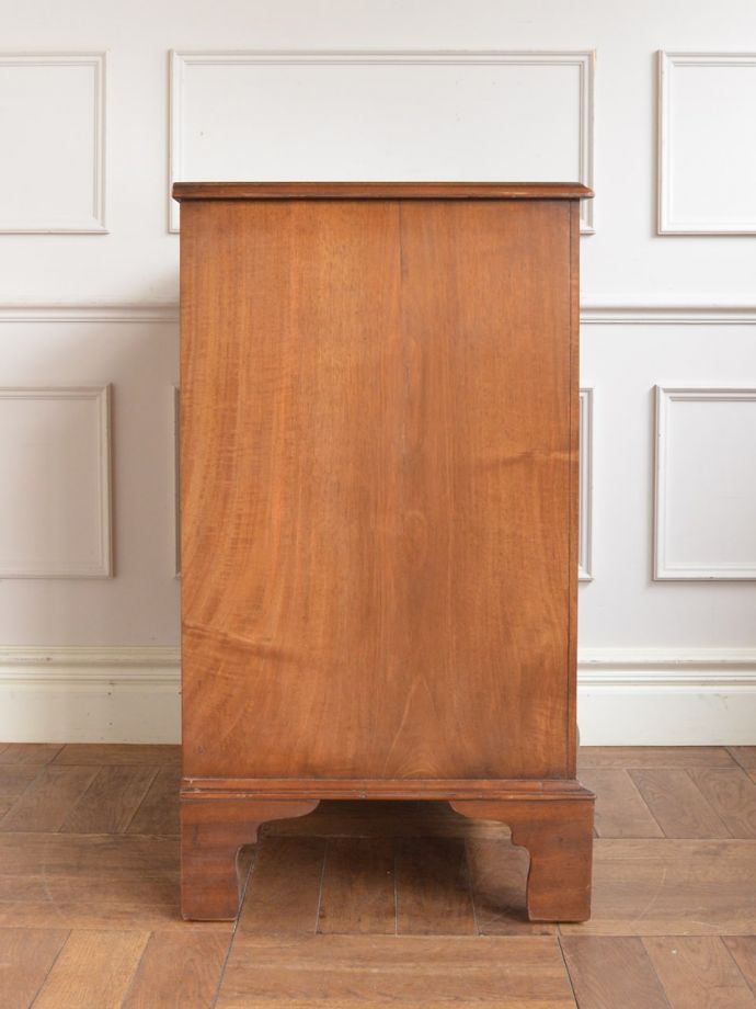 チェストの側面