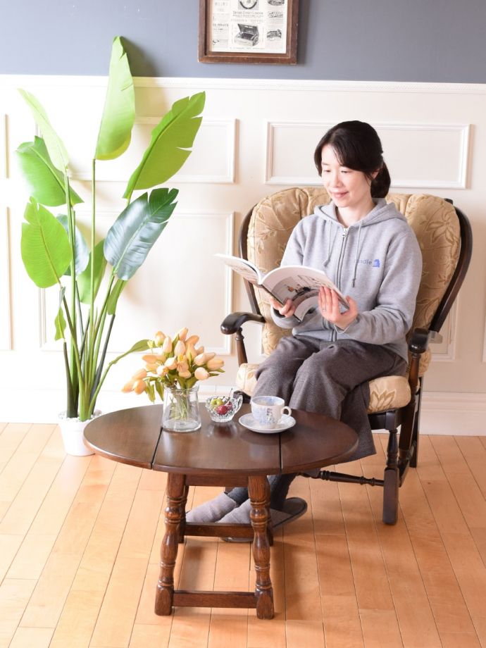 アンティークの折り畳み式テーブル