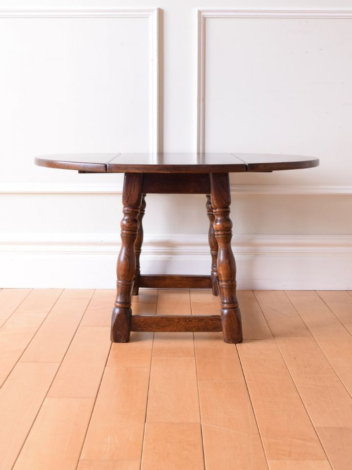 広げた折り畳み式テーブル