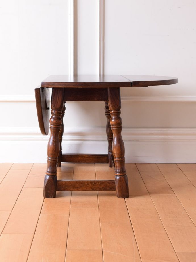 伸長式のコーヒーテーブル