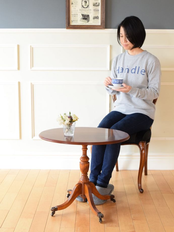 アンティークのコーヒーテーブル