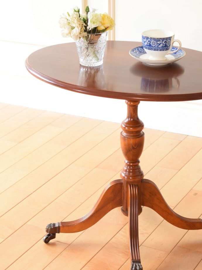 英国のアンティーク家具らしいデザイン