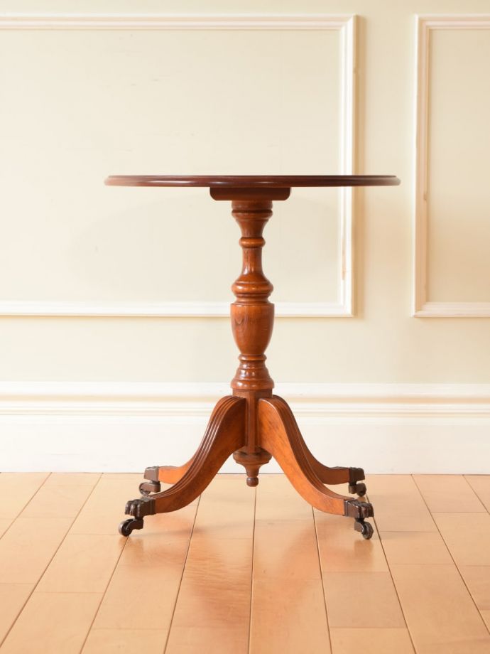 コーヒーテーブルの側面