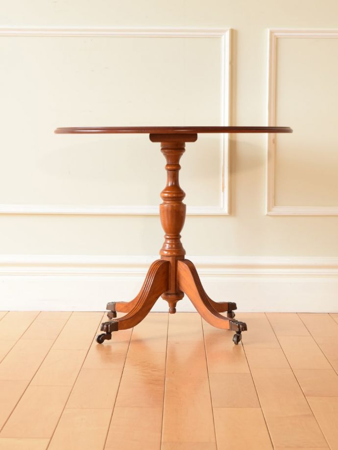 アンティーク家具の側面