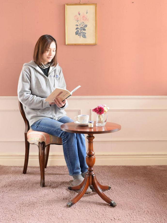 アンティークのワインテーブル