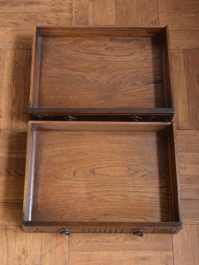 サイドボードの引き出し